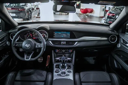 Alfa Romeo Stelvio, 2.0 L, 2022 i̇l, 0 km, Bakı - Qiymət: 54 600 $ - Tunel.az