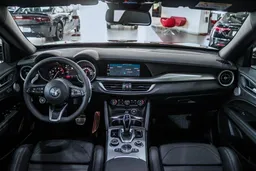 Alfa Romeo Stelvio, 2.0 L, 2022 i̇l, 0 km, Bakı - Qiymət: 54 600 $ - Tunel.az