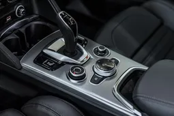 Alfa Romeo Stelvio, 2.0 L, 2022 i̇l, 0 km, Bakı - Qiymət: 54 600 $ - Tunel.az
