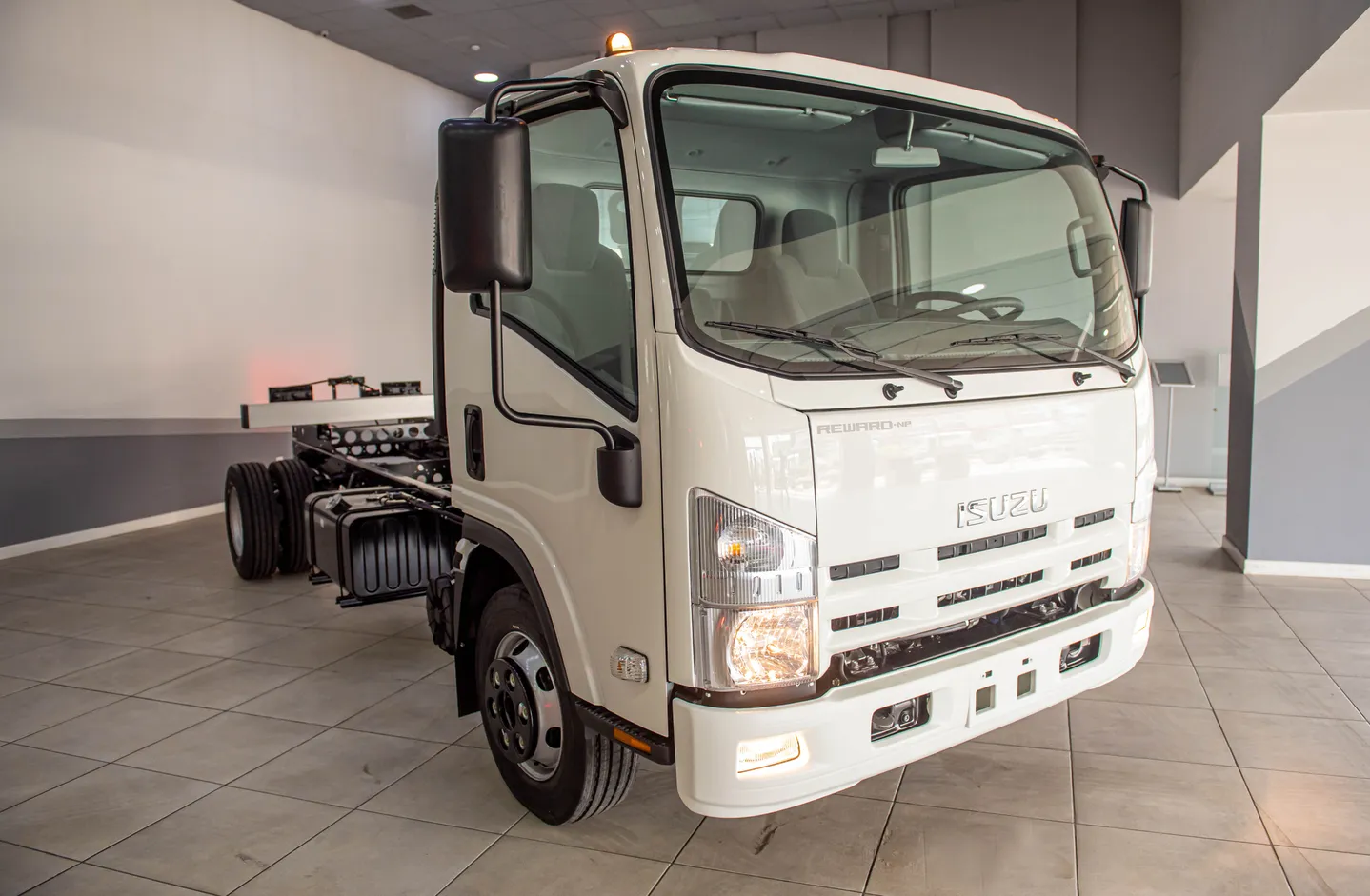 Isuzu NMR 85 H, 3.0 L, 2023 год, 0 km, Баку - Цена: 59 500 ₼ - Tunel.az