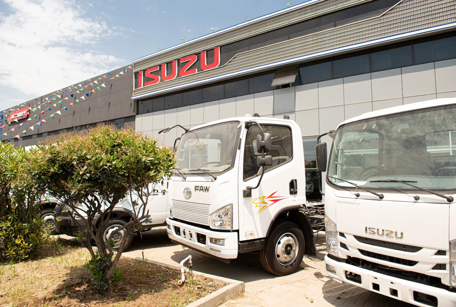 Isuzu NMR 85 H, 3.0 L, 2023 год, 0 km, Баку - Цена: 59 500 ₼ - Tunel.az