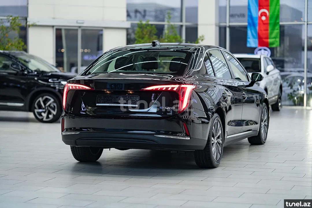 Hongqi E-QM5 2024