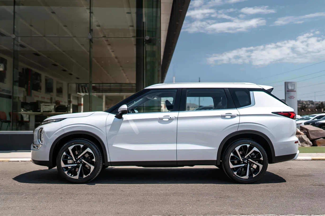 Mitsubishi Outlander, 2.5 L, 2023 год, 0 km, Баку - Цена: 65 500 ₼ - Tunel.az
