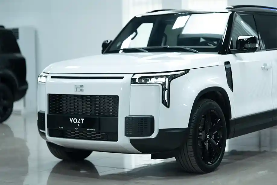 Rox 01 EREV SUV uzun məsafəli səyahətlər üçün uyğunlaşdırılmış ağıllı və lüks yolsuzluq avtomobilidir.
Altı və yeddi oturacaq konfiqurasiyasında mövcuddur.
Bundan əlavə, ROX 01 ağıllı sürücülük funksiyalarına da malikdir. Bütün avtomobil yüksək səviyyəli avtomatik idarə etməyə kömək edə bilən lidar və çoxsaylı kameralarla təchiz edilmişdir.