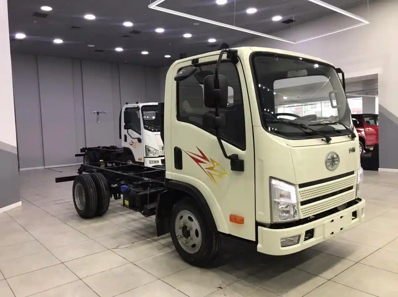 FAW Tiger VR, funksional və modern dizaynı ilə diqqət çəkir.
Bortun(Şassinin) uzunluğu: 4.2 M
Yanacaq çəni:90 Lt
Yükgötürmə qabiliyyəti: 4Ton
Ətraflı məlumat üçün:
📱 +994 55 208 98 72
📍 Bakı - Sumqayıt şossesi 5-ci km , Xırdalan dairəsi yaxınlığı
#fawazerbaijan #fawtruck #fawtruckaz
#fawtruckazerbaijan #fawaz
#yukavtomobilleri #yukavtomobili
#kommersiyaavtomobili