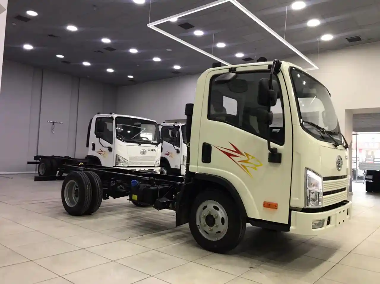 FAW Tiger VR, funksional və modern dizaynı ilə diqqət çəkir.
Bortun(Şassinin) uzunluğu: 4.2 M
Yanacaq çəni:90 Lt
Yükgötürmə qabiliyyəti: 4Ton
Ətraflı məlumat üçün:
📱 +994 55 208 98 72
📍 Bakı - Sumqayıt şossesi 5-ci km , Xırdalan dairəsi yaxınlığı
#fawazerbaijan #fawtruck #fawtruckaz
#fawtruckazerbaijan #fawaz
#yukavtomobilleri #yukavtomobili
#kommersiyaavtomobili