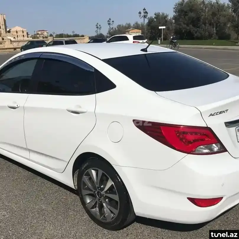Hyundai Accent 2015