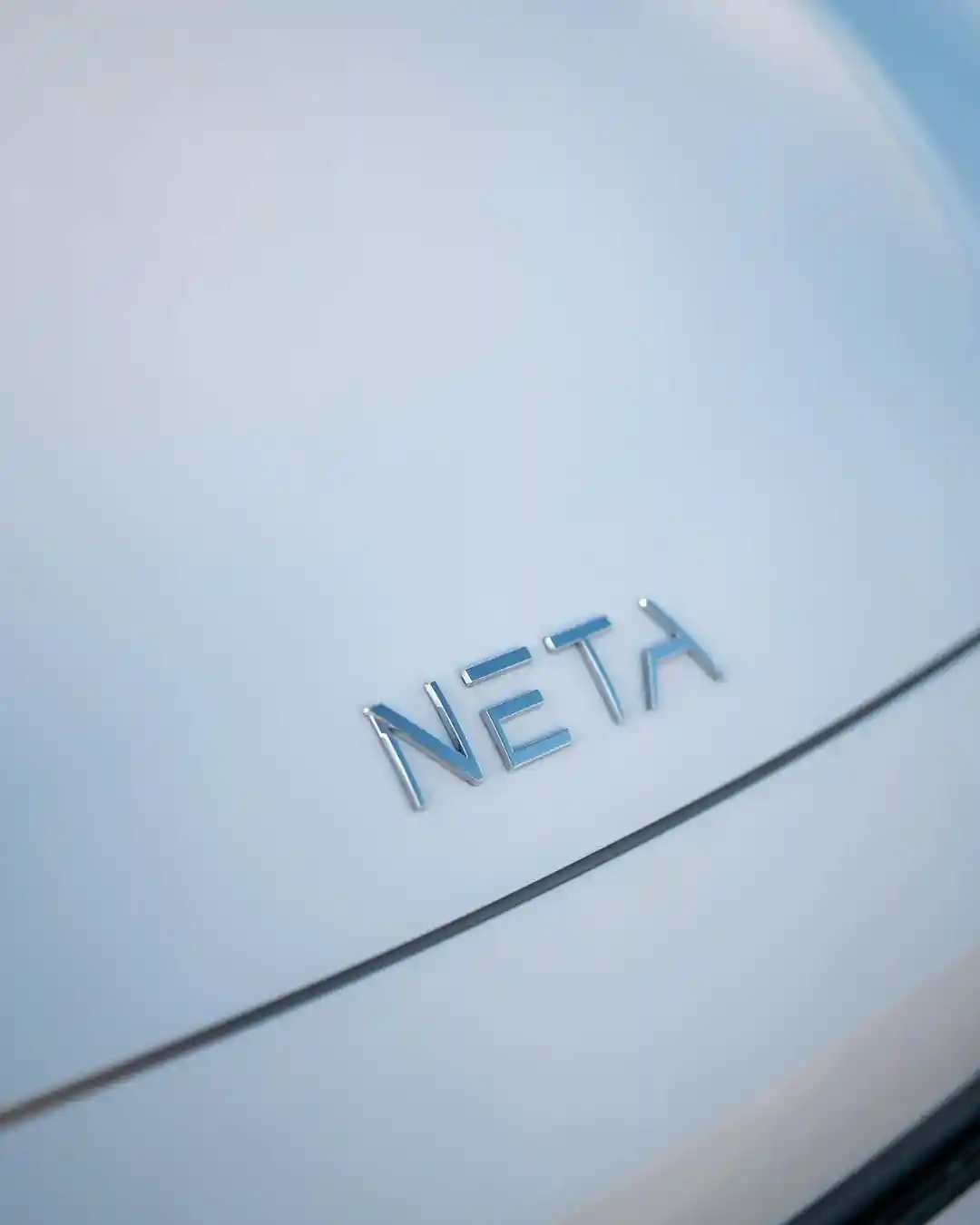 NETA elektromobillərinin zərif və aerodinamik eksteryer dizaynı hər bir detalda gələcəyi əks etdirir. Axıcı xətlər, müasir estetika və futuristik detallar NETA-nı təkcə elektomobil deyil, həm də sənət əsəri edir.
NETA ilə yolda fərq yaradın!
*5665