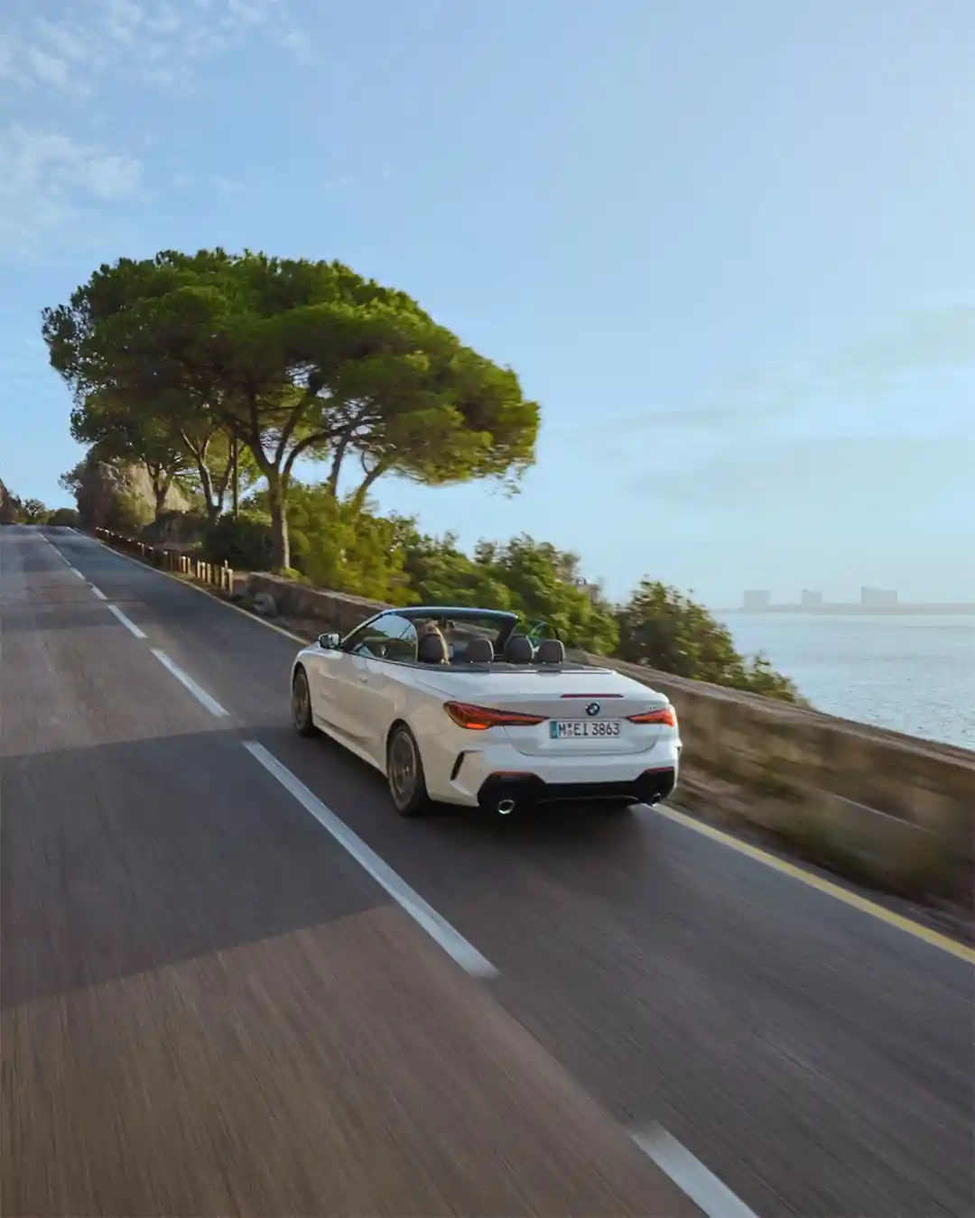 Yeni BMW 4 Seriya Convertible. Fərdi arxa oturacaqlarla dörd sərnişinin hamısı həm birinci, həm də ikinci cərgədə həyəcanlandıran sürücülükdən zövq ala bilərlər.
Yeni BMW 4 Seriya Convertible.
#THE4 #BMW #4Series #ImprotexMotors #BMWAzerbaijan
