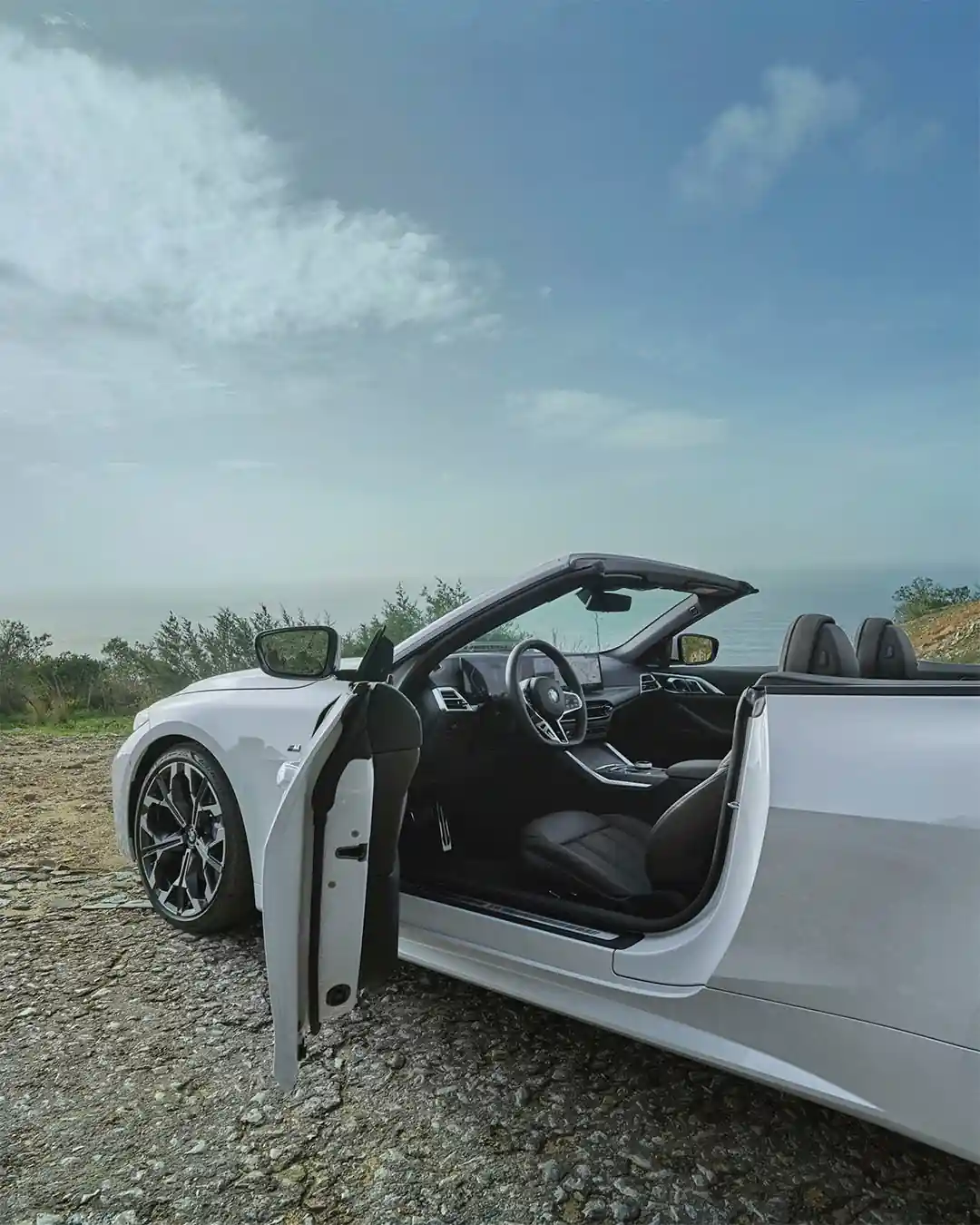 Yeni BMW 4 Seriya Convertible. Fərdi arxa oturacaqlarla dörd sərnişinin hamısı həm birinci, həm də ikinci cərgədə həyəcanlandıran sürücülükdən zövq ala bilərlər.
Yeni BMW 4 Seriya Convertible.
#THE4 #BMW #4Series #ImprotexMotors #BMWAzerbaijan