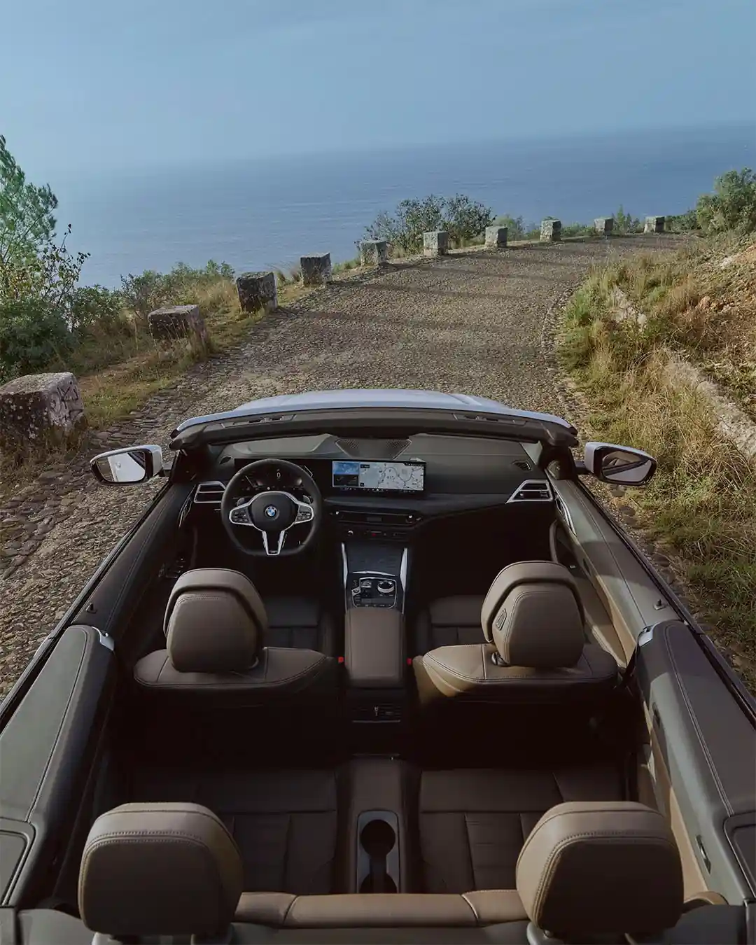 Yeni BMW 4 Seriya Convertible. Fərdi arxa oturacaqlarla dörd sərnişinin hamısı həm birinci, həm də ikinci cərgədə həyəcanlandıran sürücülükdən zövq ala bilərlər.
Yeni BMW 4 Seriya Convertible.
#THE4 #BMW #4Series #ImprotexMotors #BMWAzerbaijan