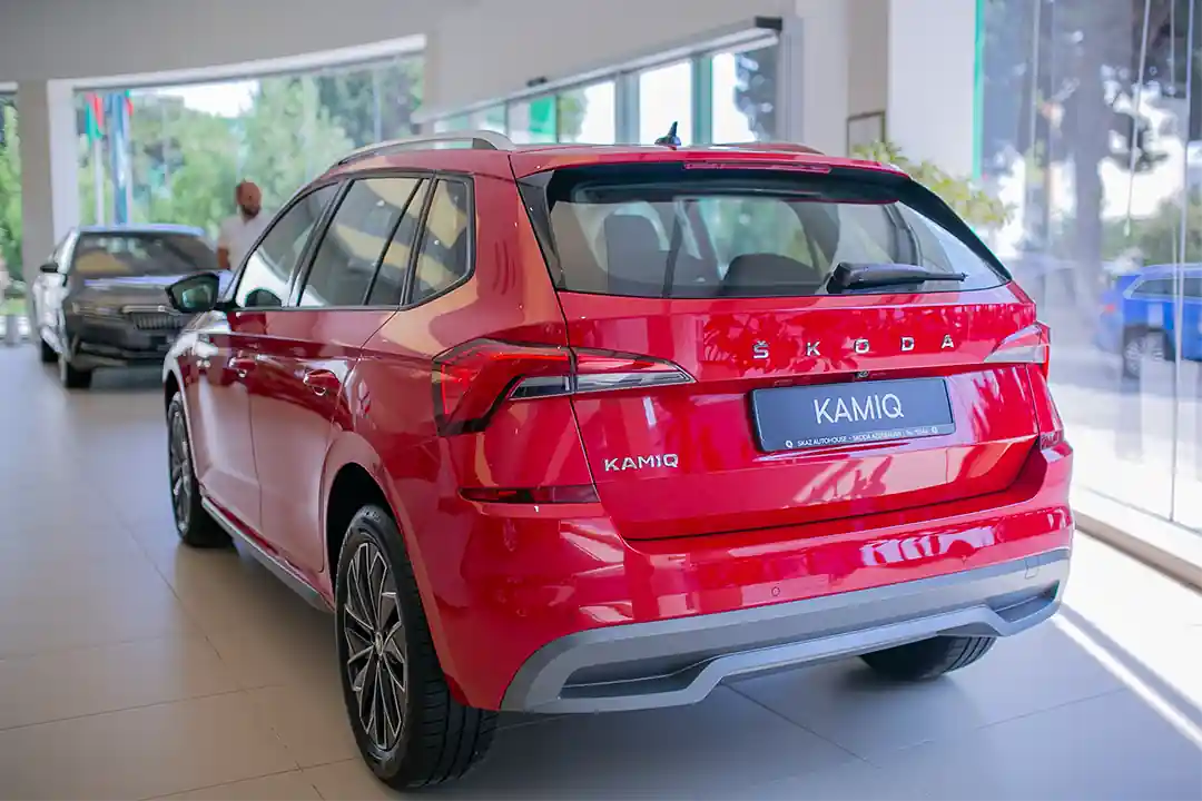 Skoda-nın Azərbaycandakı rəsmi distributoru olan "Skaz Autohouse" Şirkəti avtomobillərinə 3 il və ya 100 000 km zəmanət təqdim edir. Bütün qiymətlərə 18% ƏDV daxildir. SKODA avtomobillərinə ilkin ödənişsiz,60 ay müddətinədək iilik 12%- dən başlayaraq sərfəli daxili kredit və bank şərtləri ilə sahib ola bilərsiniz. Avtomobillər haqqında daha ətraflı məlumat əldə etmək üçün sizi Bakı şəh., Babək pr. 74 ünvanında yerləşən satış mərkəzimizə dəvət edirik.