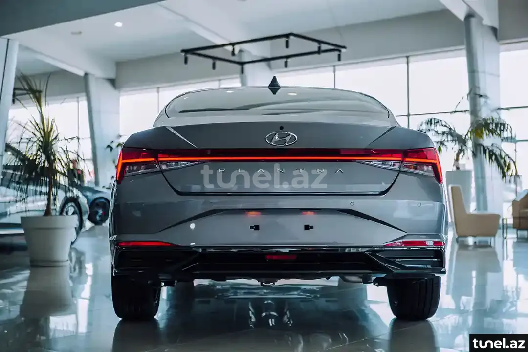 Hyundai Elantra 2024