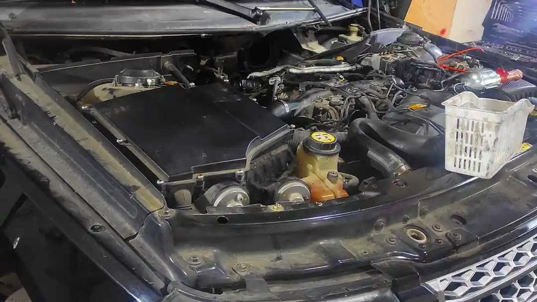 Land Rover Range Rover 3.6 TDV8
Yağ radiatorun manjetlərin dəyişilməsi.
Bu mühərriklərdə manjetlər tək tək satılmır. 3-4 detal var ki komple şəkildə satılır. Qiymətdə 2000m civarında dəyişir. Bu halda məcbur qalıb az işlənmişi ilə əvəz etdik. Manjet dükanlarında isə tapmaq mümkün deyil.