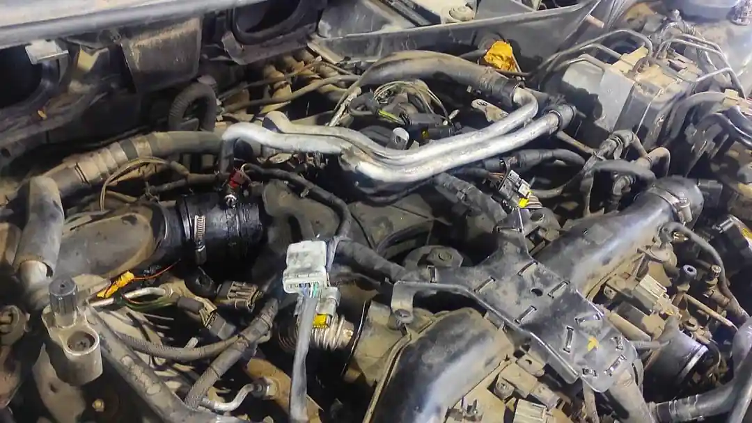 Land Rover Range Rover 3.6 TDV8
Yağ radiatorun manjetlərin dəyişilməsi.
Bu mühərriklərdə manjetlər tək tək satılmır. 3-4 detal var ki komple şəkildə satılır. Qiymətdə 2000m civarında dəyişir. Bu halda məcbur qalıb az işlənmişi ilə əvəz etdik. Manjet dükanlarında isə tapmaq mümkün deyil.