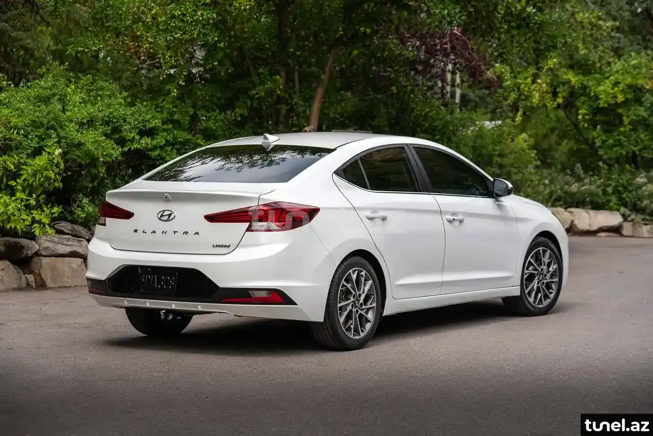 Hyundai Elantra 2021