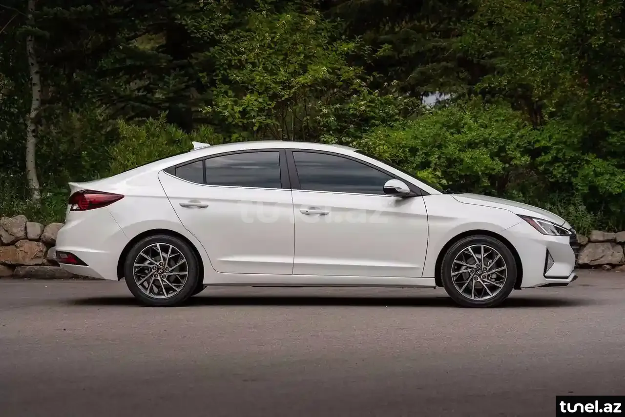 Hyundai Elantra 2021