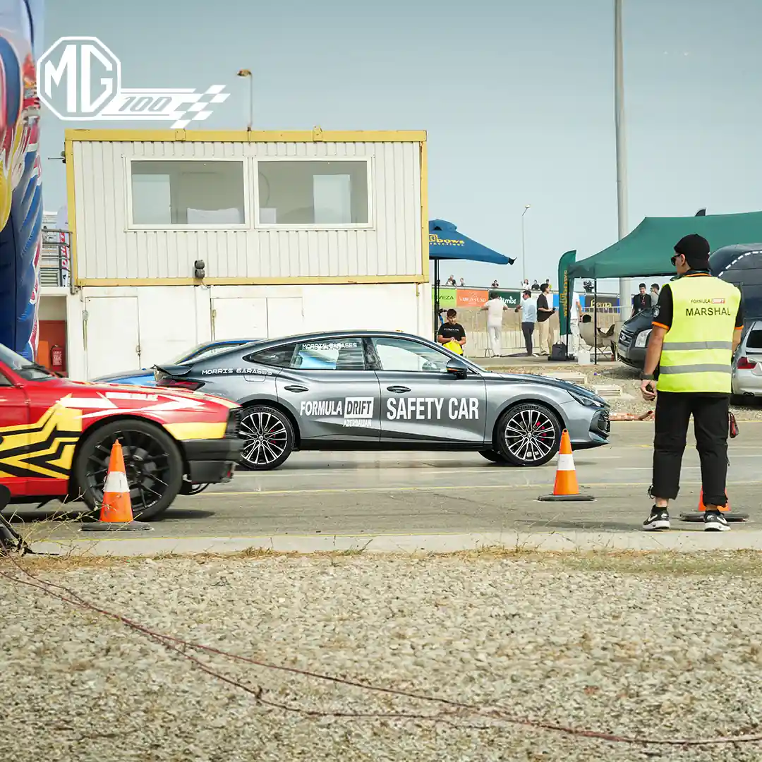 Azərbaycanda ilk dəfə keçirilən "Formula Drift" yarışmasında öz təhlükəsizliyini sübut edən MG markasının MG7 modeli, "Safety Car" kimi digər avtomobillərin də təhlükəsizliyini təmin etdi.
#mgmotor #mgmotoraz #mg7 #morrisgarages #formuladrift