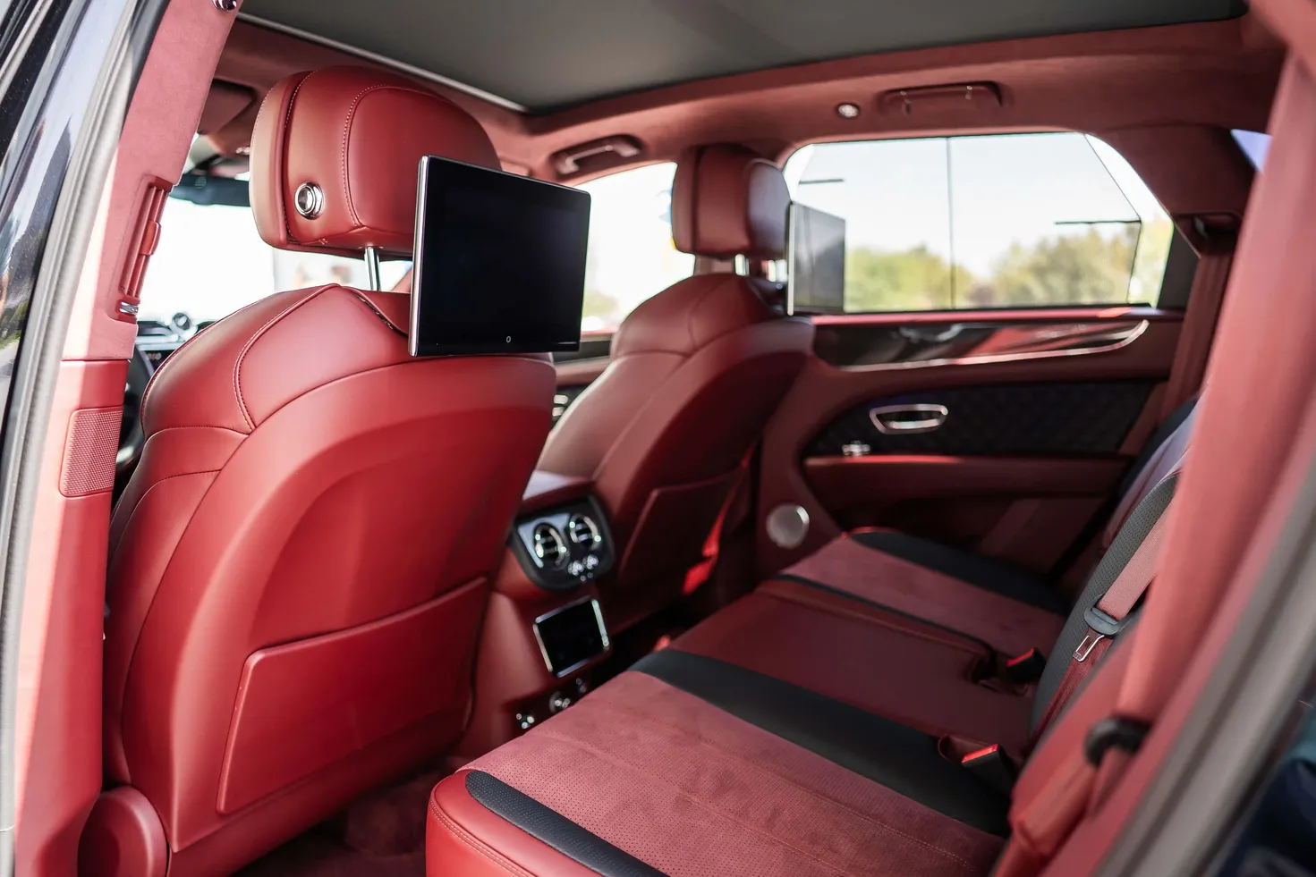 Bentley Bentayga, 4.0 L, 2023 year, 1 740 km, Baku - Price: 315 000 $ - Tunel.az