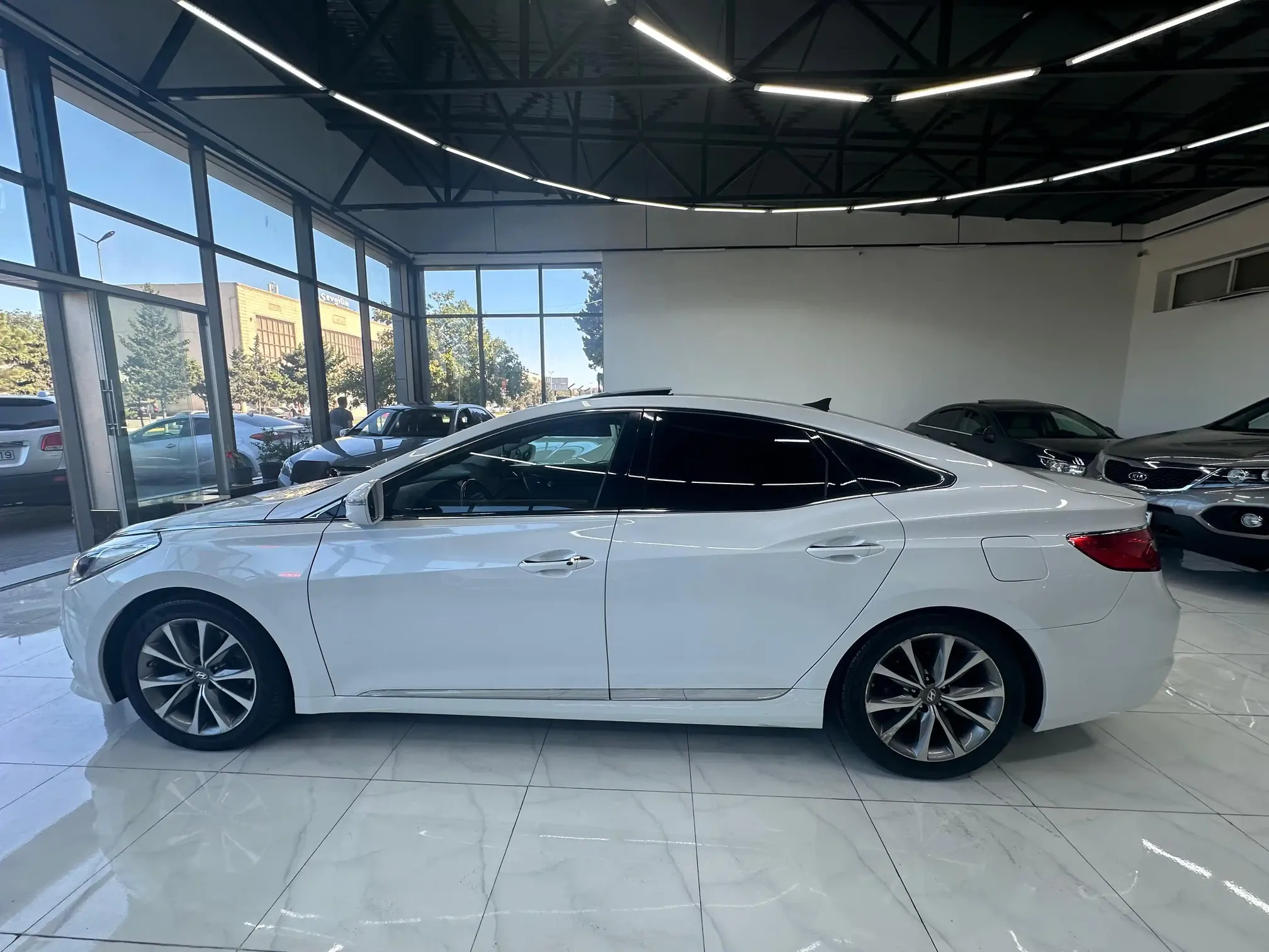 Hyundai Grandeur, 2.2 L, 2015 year, 159 000 km, Sumgayit - Price: 33 000 ₼ - Tunel.az