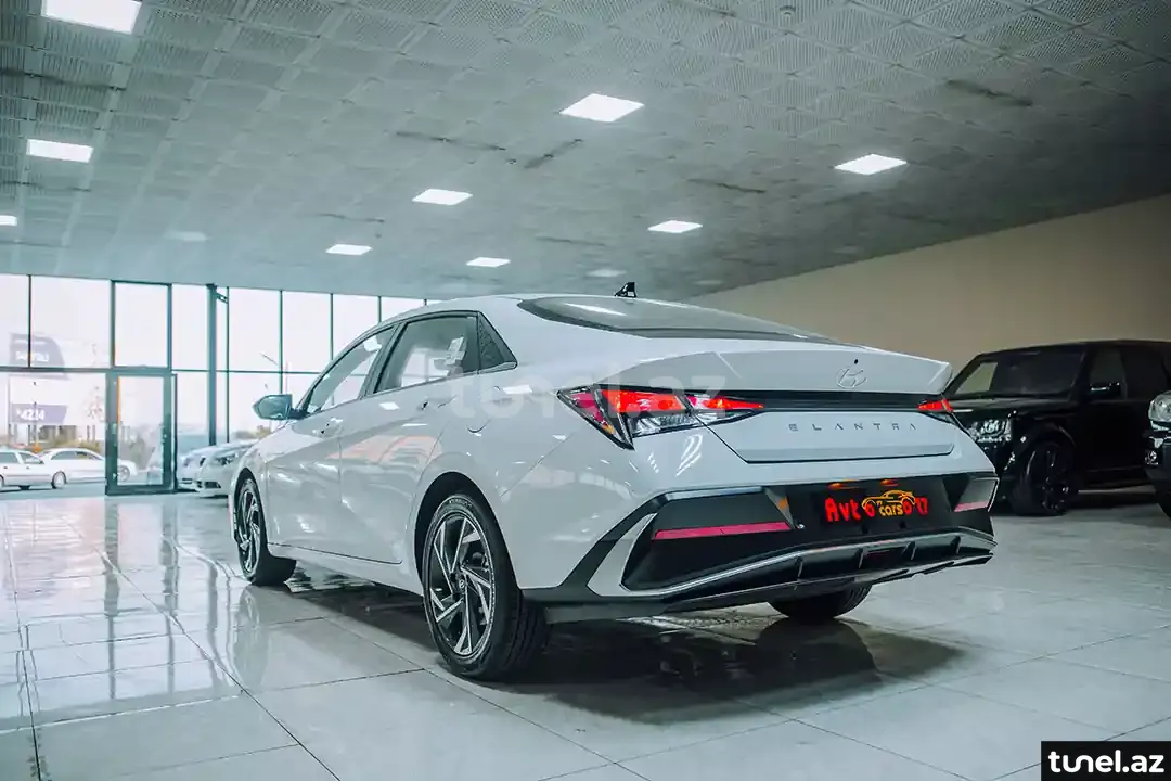 Hyundai Elantra 2024