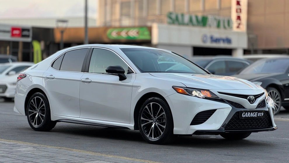 Toyota Camry, 2.5 L, 2018 année, 70 000 km, Baku - Prix ​​: 21 800 $ - Tunel.az