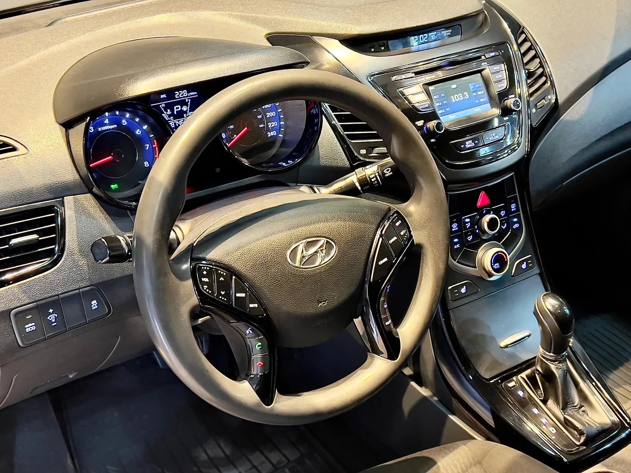 Hyundai Elantra, 1.8 L, 2015 год, 187 000 km, Баку - Цена: 23 600 ₼ - Tunel.az