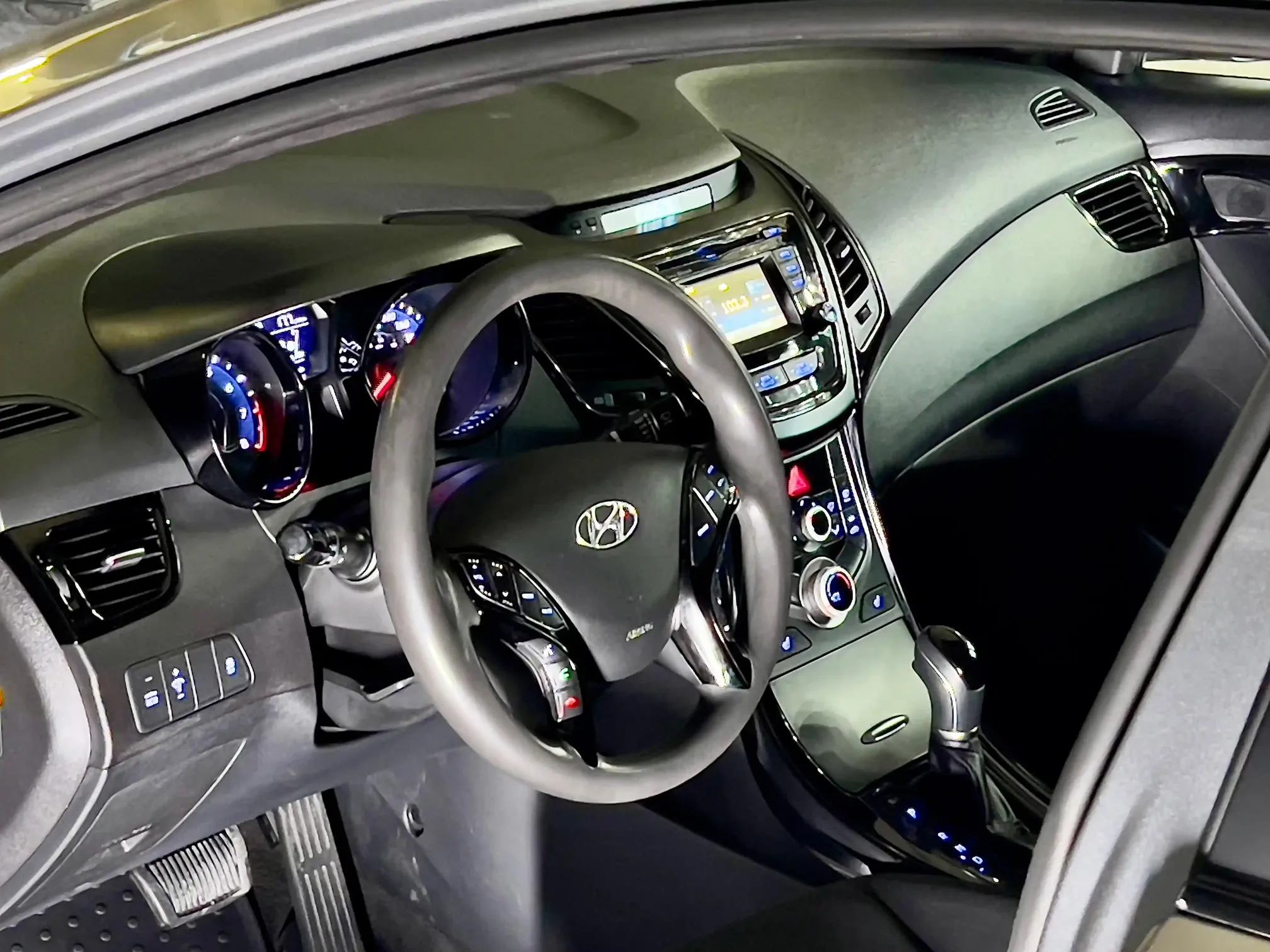 Hyundai Elantra, 1.8 L, 2015 год, 187 000 km, Баку - Цена: 23 600 ₼ - Tunel.az