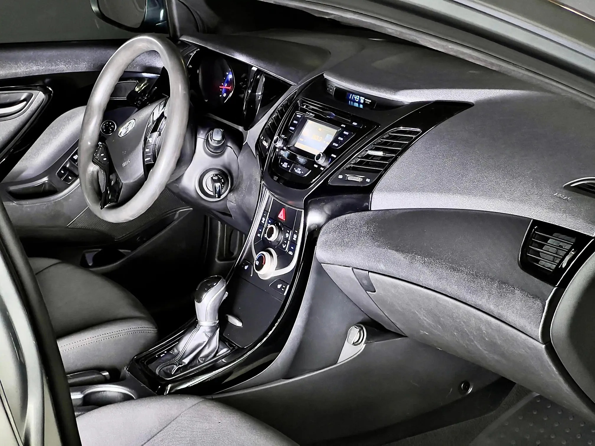 Hyundai Elantra, 1.8 L, 2015 год, 187 000 km, Баку - Цена: 23 600 ₼ - Tunel.az