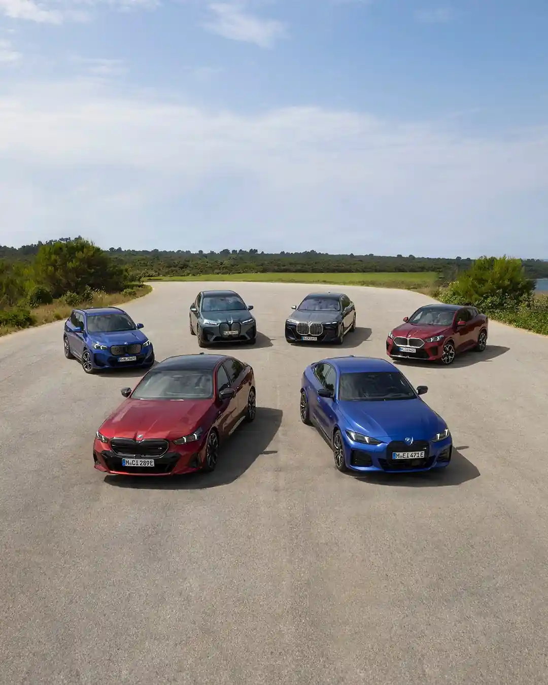 Sürücülük sadəcə bir səyahət deyil, ruhumuzun canlandığı yerdir.
100% sürücülük həzzi. 100% elektrik.
BMW i5 M60.
BMW i4 M50.
BMW i7.
BMW iX.
BMW iX1.
BMW iX3.
Hər bir avtomobil 100% elektrikdir.
#BMW #BMWElectric #BMWSoul #ImprotexMotors #BMWAzerbaijan
__
BMW i5 M60 xDrive: Birgə enerji istehlakı: 20,6 – 18,2 kVt/100 km; CO2 emissiyaları: 0 g/km.
BMW i4 M50: Birgə enerji istehlakı: 22,0 – 17,5 kVt/100 km; CO2 emissiyaları: 0 g/km.
BMW i7 M70 xDrive: Kombinə edilmiş enerji istehlakı: 23,7 – 20,8 kVt/100 km; CO2 emissiyaları: 0 g/km.
BMW iX xDrive50: Birgə enerji istehlakı: 21,4 – 19,8 kVt/100km; CO2 emissiyaları: 0 q/km.
BMW iX1 xDrive30: Birgə enerji istehlakı: 18,1 – 16,8 kVt/saat/100 km; CO2 emissiyaları: 0 g/km.
BMW iX3: Birgə enerji istehlakı: 18,9 – 18,5 kVt/100 km; CO2 emissiyaları: 0 g/km.
Bütün məlumatlar WLTP-ə uyğundur.