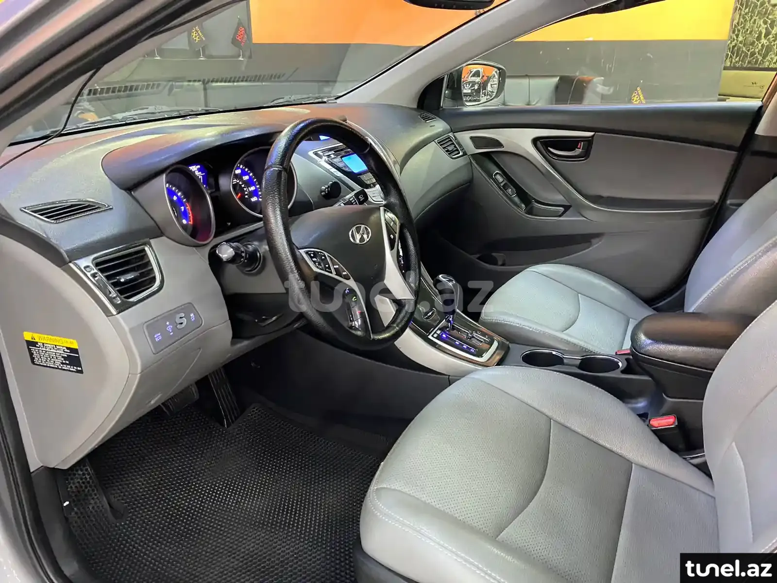 Hyundai Elantra 2012
