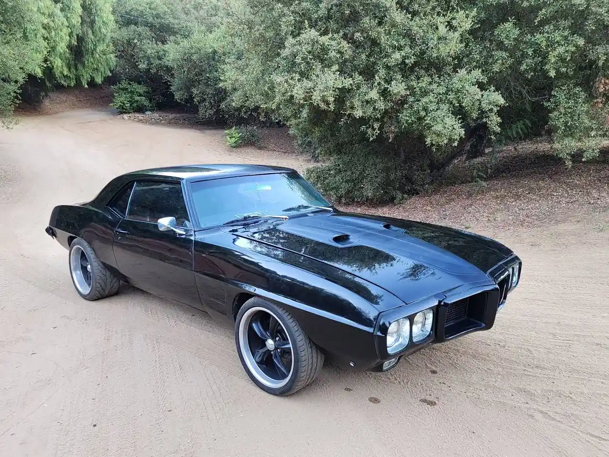 1969 Pontiac Firebird: Əbədi üslub və gücə malik cəsarətli Amerika əzələsi.
🔝 Özünün aqressiv duruşu və aydın xətləri ilə 1969-cu il Pontiac Firebird Coupe Amerika əzələsinin ruhunu ələ keçirir. Güclü mühərriklə təchiz edilmiş bu klassik həyəcanlandırıcı performans və danılmaz üslub təqdim edir.