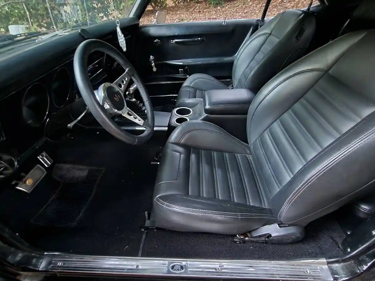 1969 Pontiac Firebird: Əbədi üslub və gücə malik cəsarətli Amerika əzələsi.
🔝 Özünün aqressiv duruşu və aydın xətləri ilə 1969-cu il Pontiac Firebird Coupe Amerika əzələsinin ruhunu ələ keçirir. Güclü mühərriklə təchiz edilmiş bu klassik həyəcanlandırıcı performans və danılmaz üslub təqdim edir.