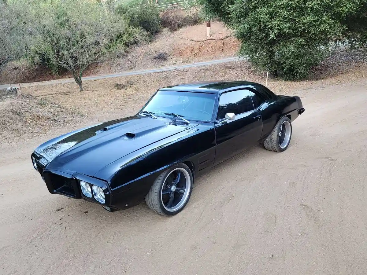 1969 Pontiac Firebird: Əbədi üslub və gücə malik cəsarətli Amerika əzələsi.
🔝 Özünün aqressiv duruşu və aydın xətləri ilə 1969-cu il Pontiac Firebird Coupe Amerika əzələsinin ruhunu ələ keçirir. Güclü mühərriklə təchiz edilmiş bu klassik həyəcanlandırıcı performans və danılmaz üslub təqdim edir.