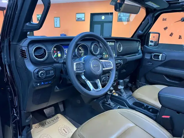 Jeep Wrangler, 2.0 L, 2023 year, 10 783 km, Sumgayit - Price: 45 800 $ - Tunel.az