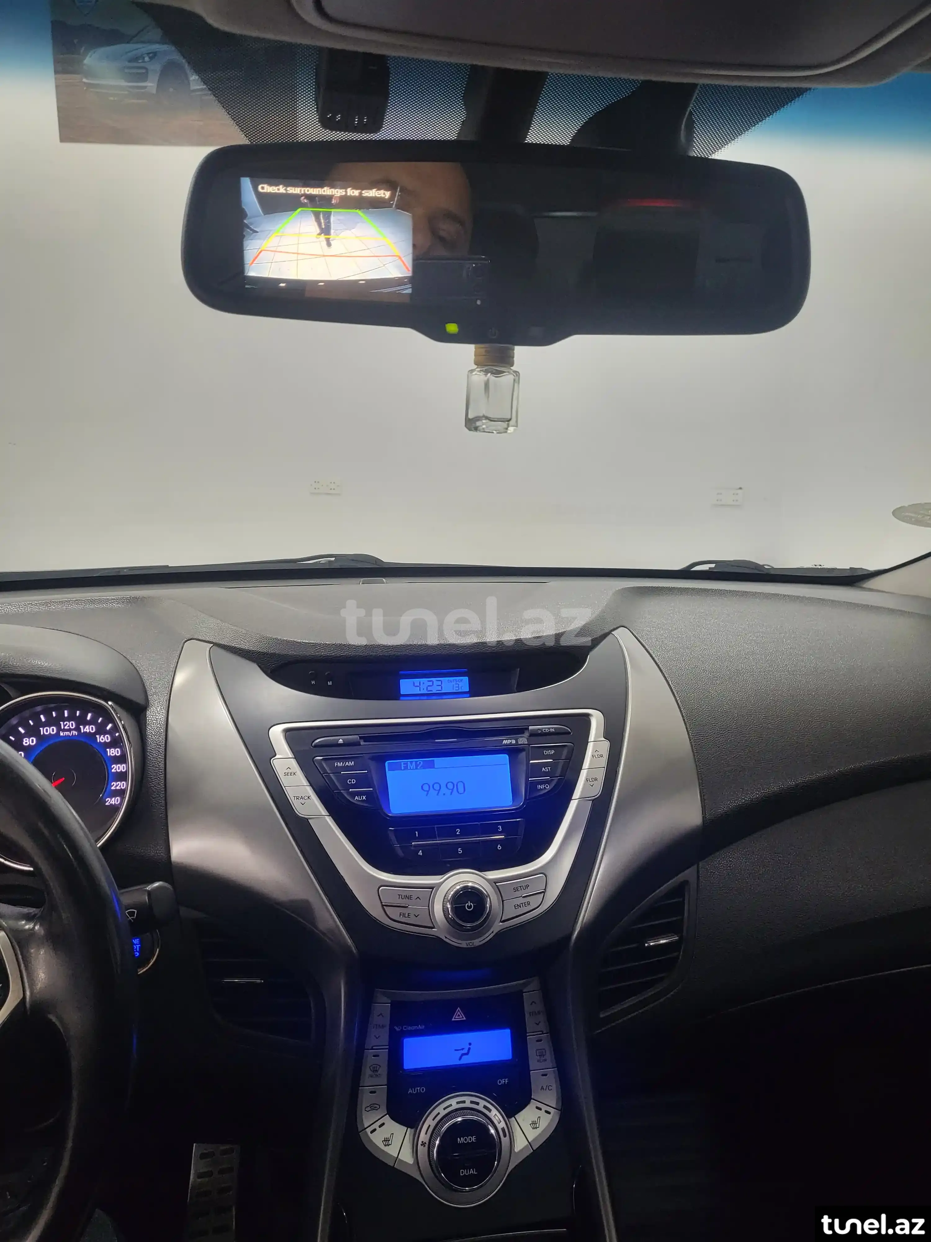 Hyundai Elantra 2012