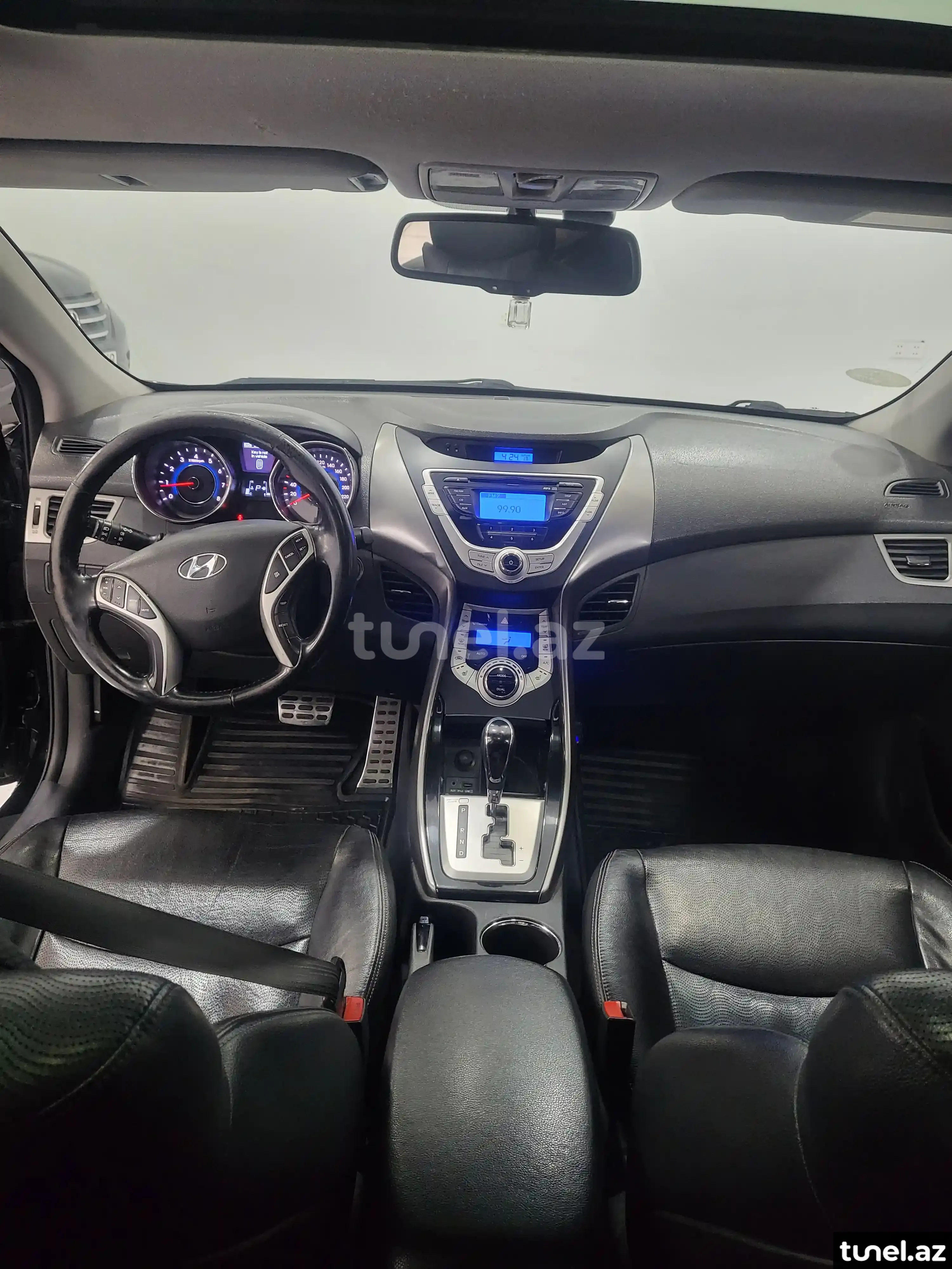 Hyundai Elantra 2012