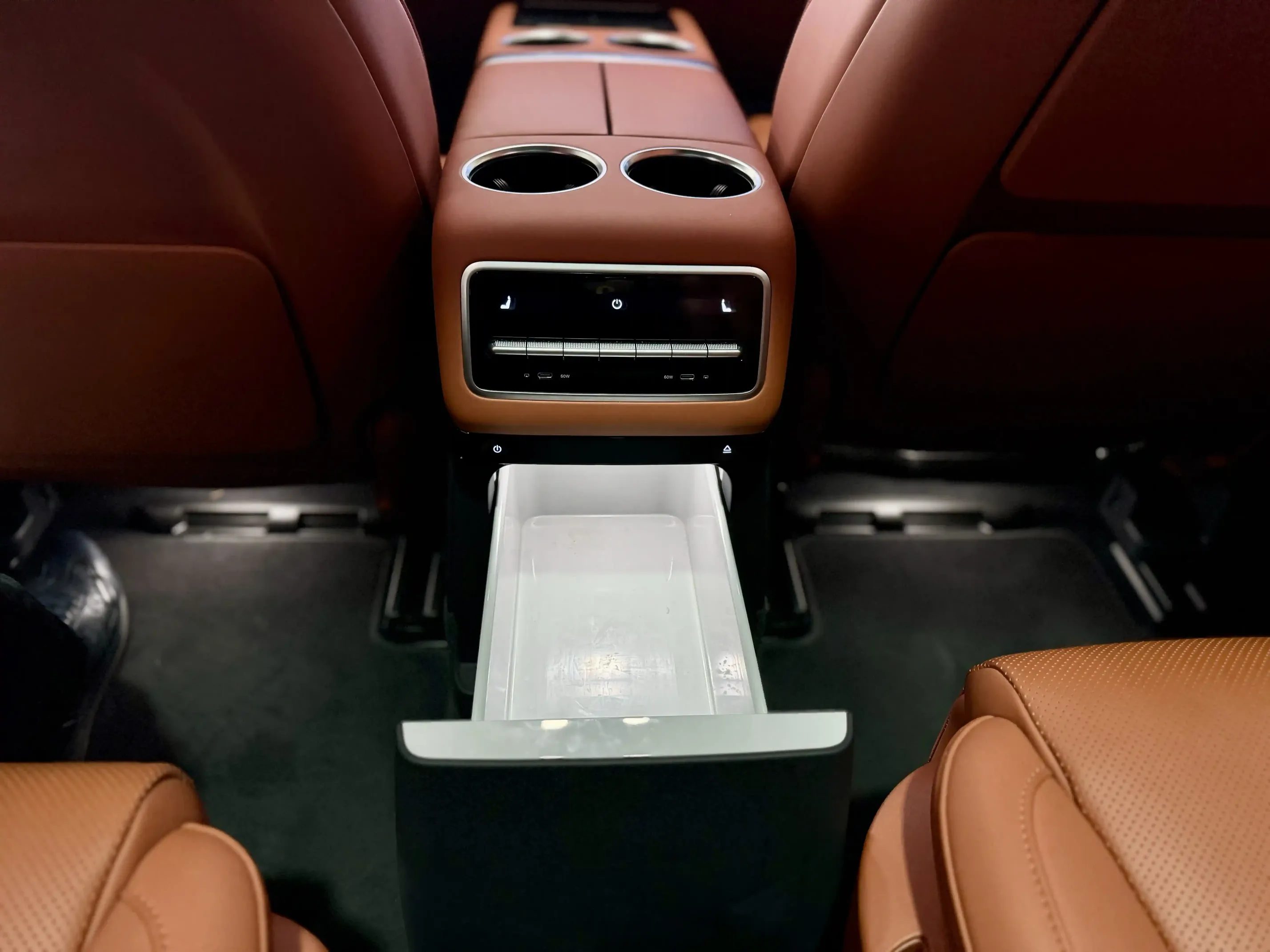 Li Auto L9, 1.5 L, 2023 год, 6 500 km, Баку - Цена: 55 777 $ - Tunel.az