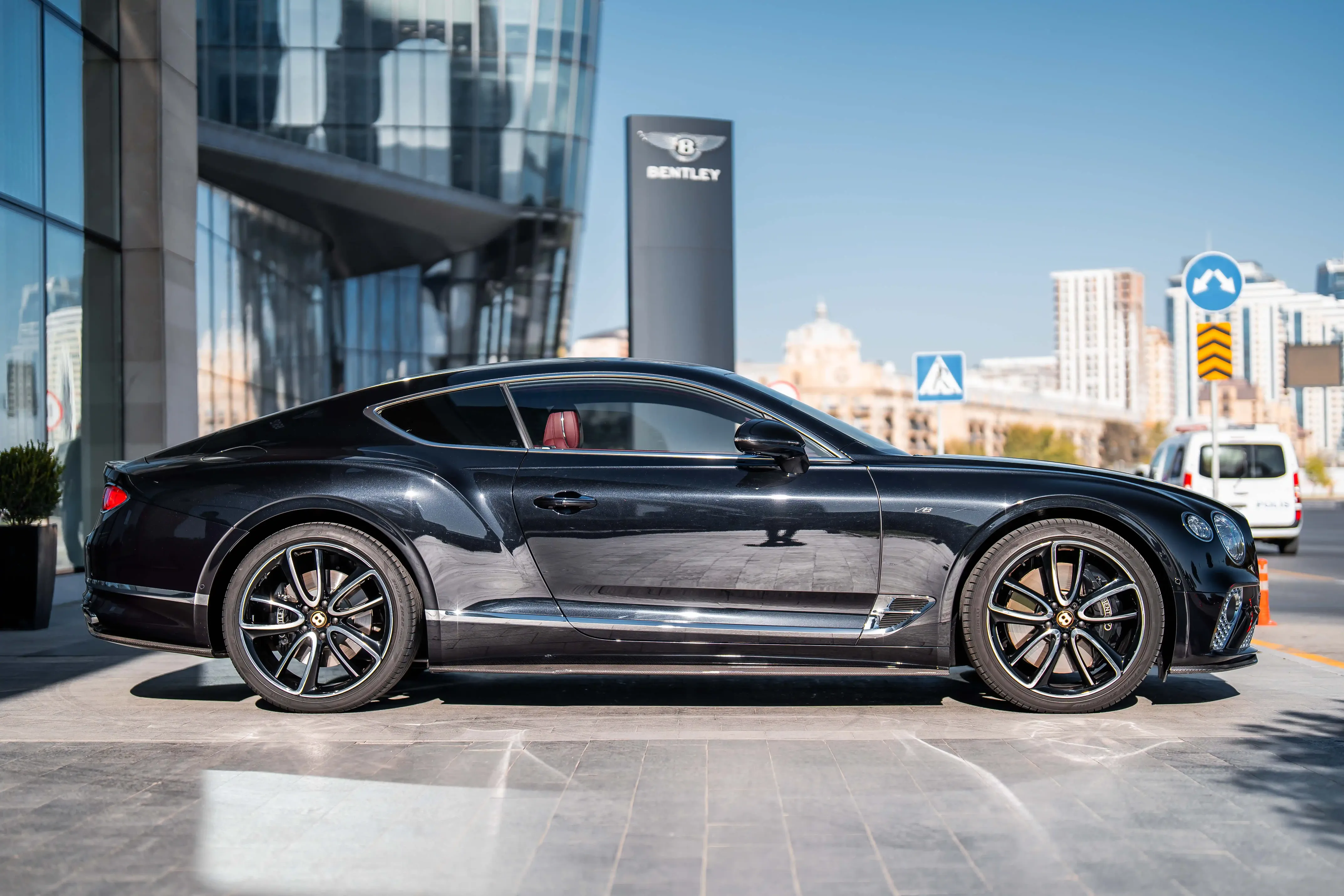 Bentley Continental, 4.0 L, 2019 год, 8 500 km, Баку - Цена: 210 000 $ - Tunel.az