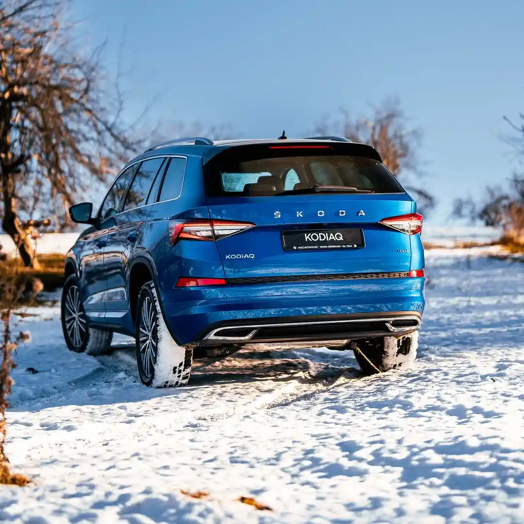 ŠKODA Kodiaq, 4x4 rejimi sayəsində qarlı və çətin yol şəraitlərində belə rahatlıqla idarə oluna bilər.
Kodiaq ilə hər yolda özünüzü güvəndə hiss edəcəksiniz.
Ətraflı məlumat üçün:
📞 *5544
🌐 skoda.az
📍 Babək pr., 74
#skoda #skodaaz #skodacz #skodagram