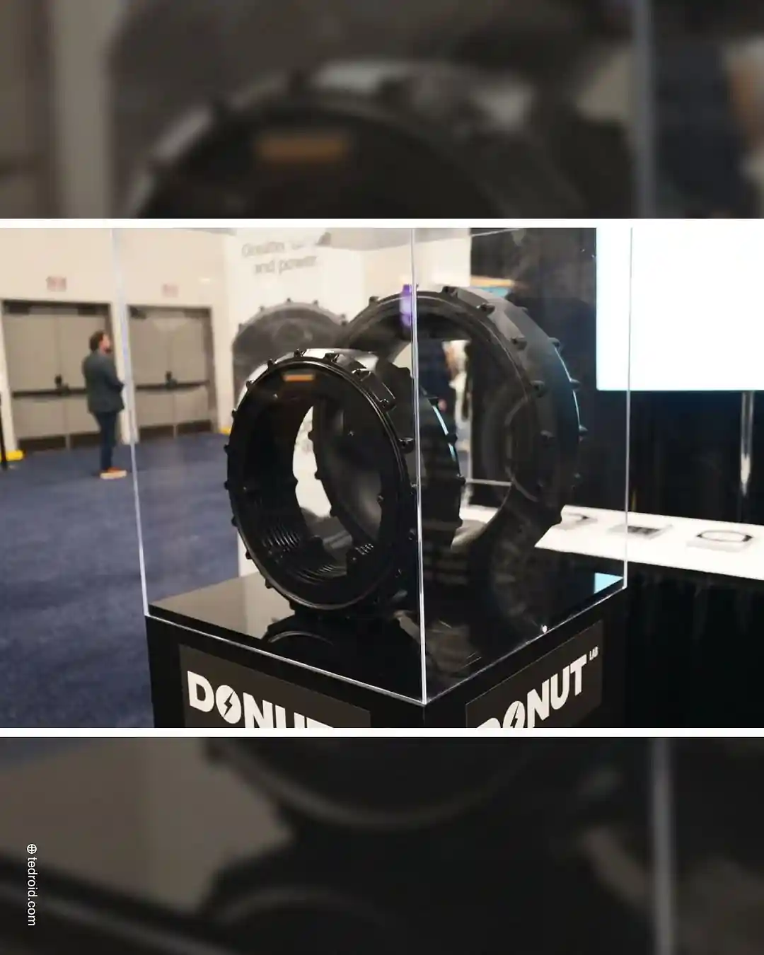 🛞⚡ Mühərriklər “inqilabi” dövrün astanasında!
📌 İngiltərənin elektrikli avtomobil texnologiyaları markası olan “Donut Lab”ın unikal dizaynı və fantastik performansı ilə bilavasitə avtomobilin təkərinə inteqrasiya olunan mühərriki gündəmə gəlib.
📌 Ənənəvi dizaynlardan fərqli olaraq, bu mühərriklər “donut” formalı quruluşu ilə həm yüksək performans, həm də aşağı çəki təklif edir.
🔘 21 düym diametrli yeni nəsil “donut” mühərriki hər vahid üçün 630 kilovat (845 at gücü) və 4300 nyuton-metr fırlanma anı hasil edə bilir.
🔽 Donut Lab, mühərriklərinin istehsalında 50 faizə qədər xərclərə qənaət edildiyini və 120-yə yaxın hissənin istehsal prosesindən çıxarıldığını bildirir.
🔃 Ən vacib tərəfi isə bu mühərriklərin dronlardan tutmuş, skuterlərə qədər modifikasiya edilməsinin mümkün olduğu deyilib.
