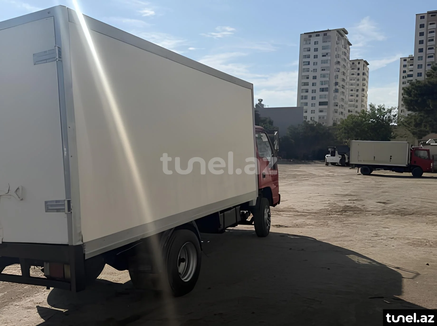 Isuzu NPR 66 L 2004