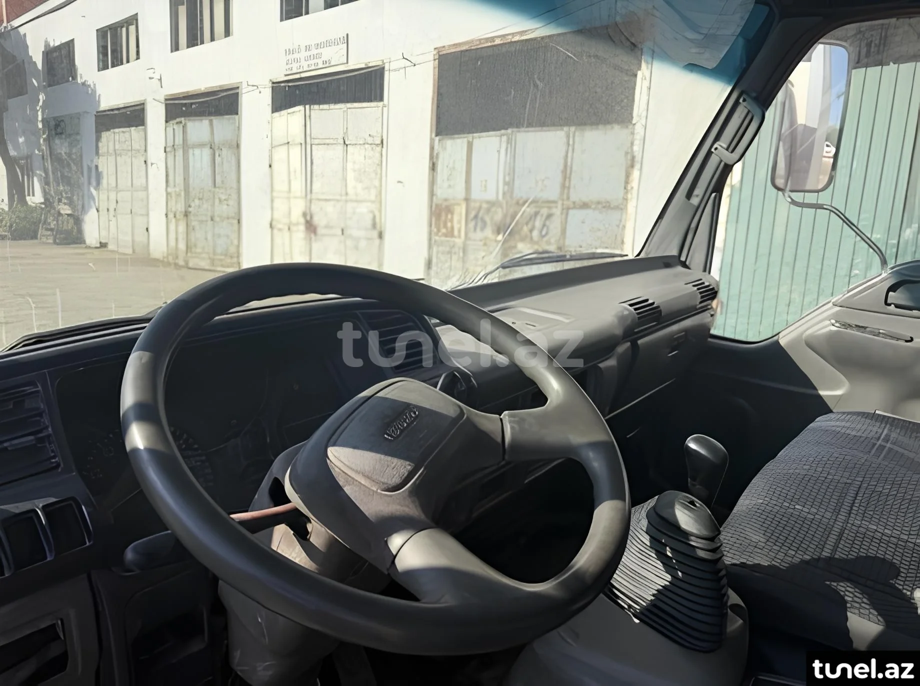 Isuzu NPR 66 L 2004