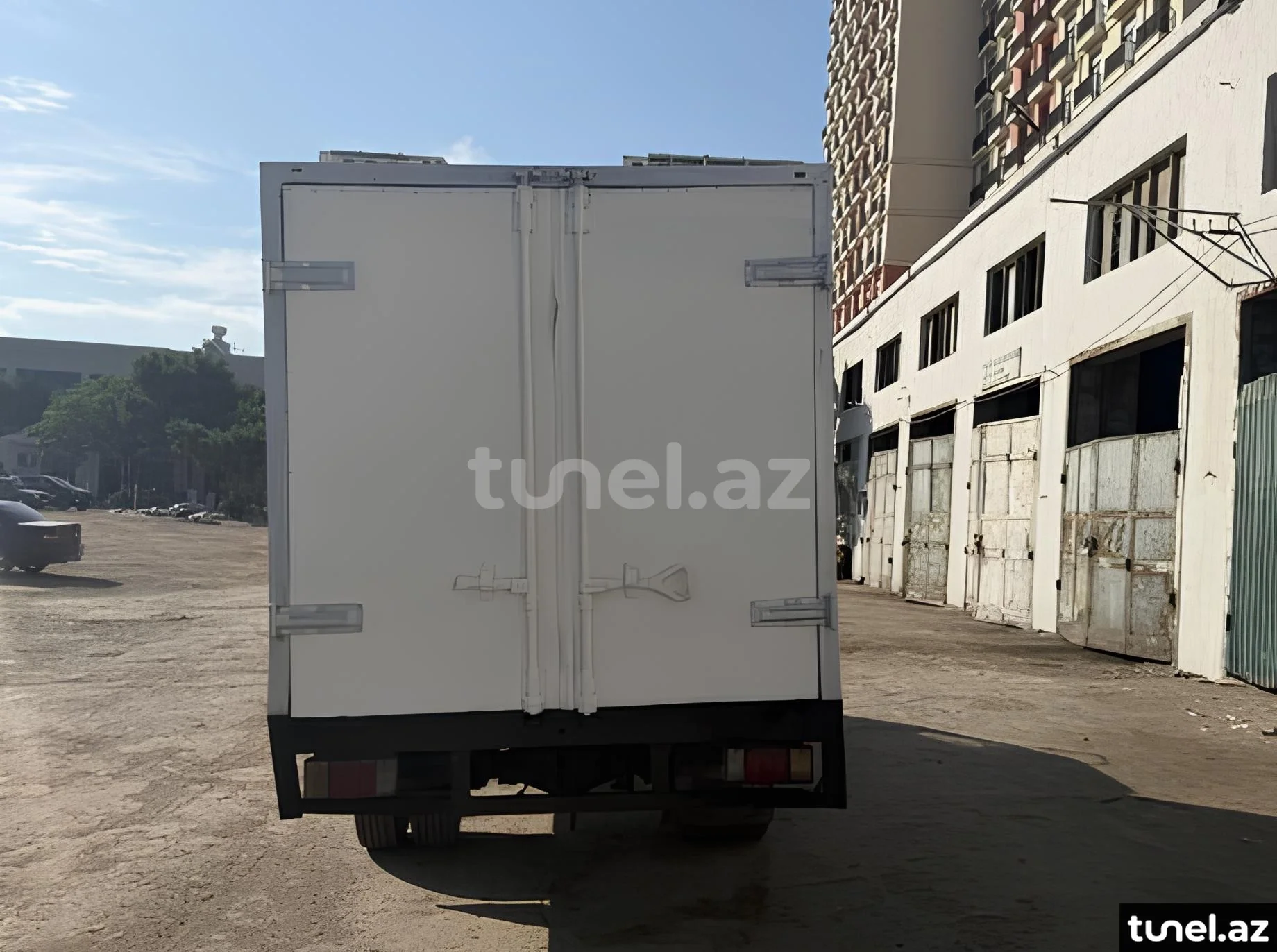 Isuzu NPR 66 L 2004