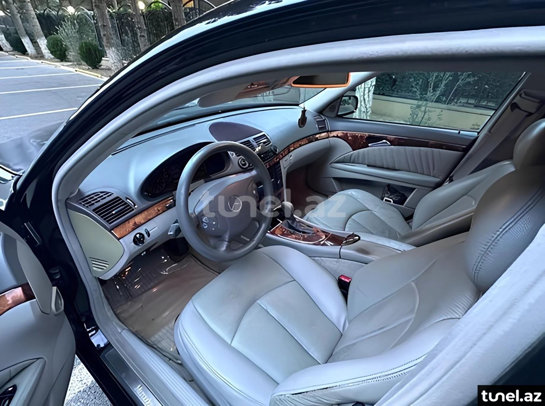 Mercedes E 240 2003