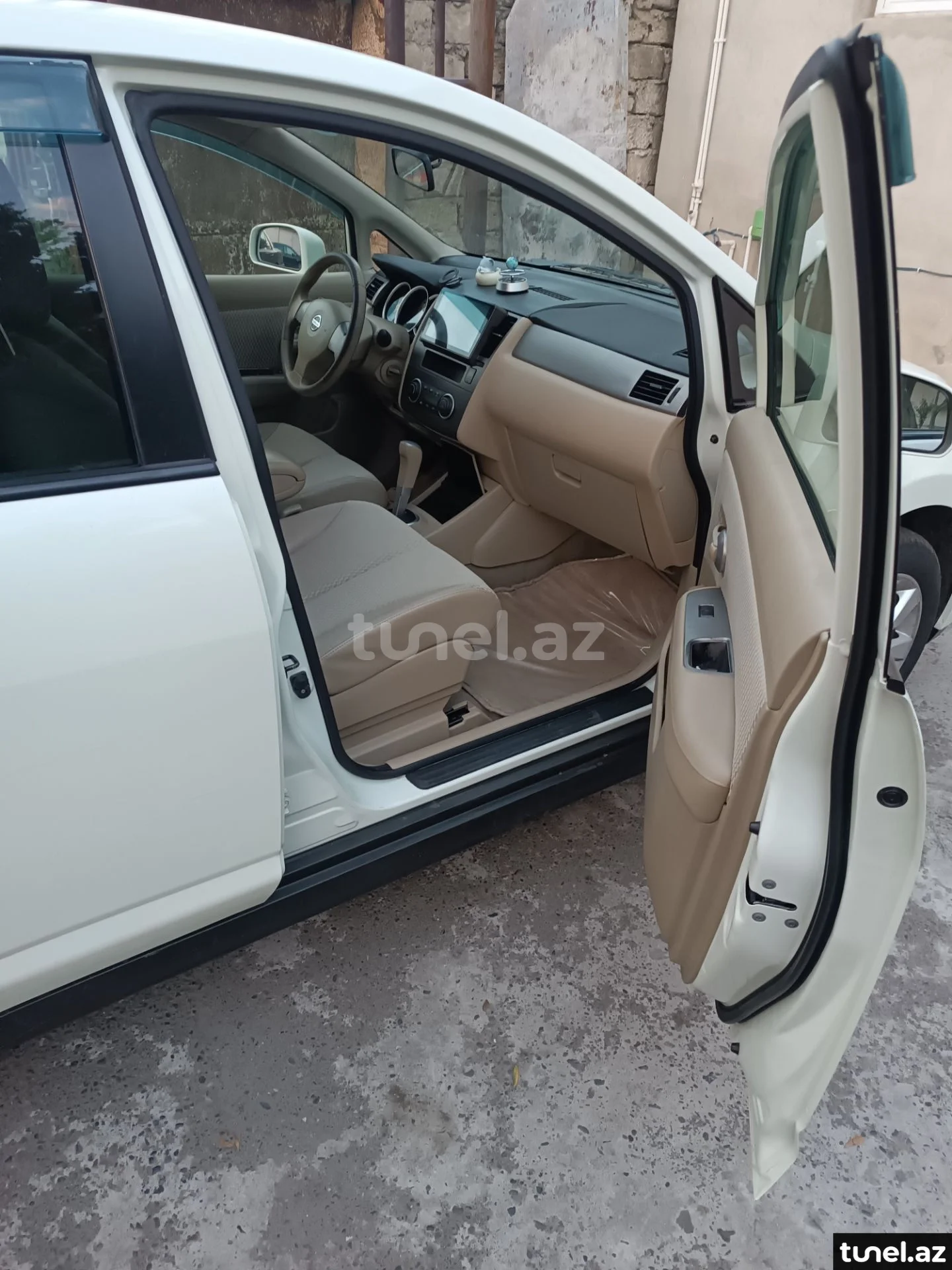 Nissan Tiida 2011