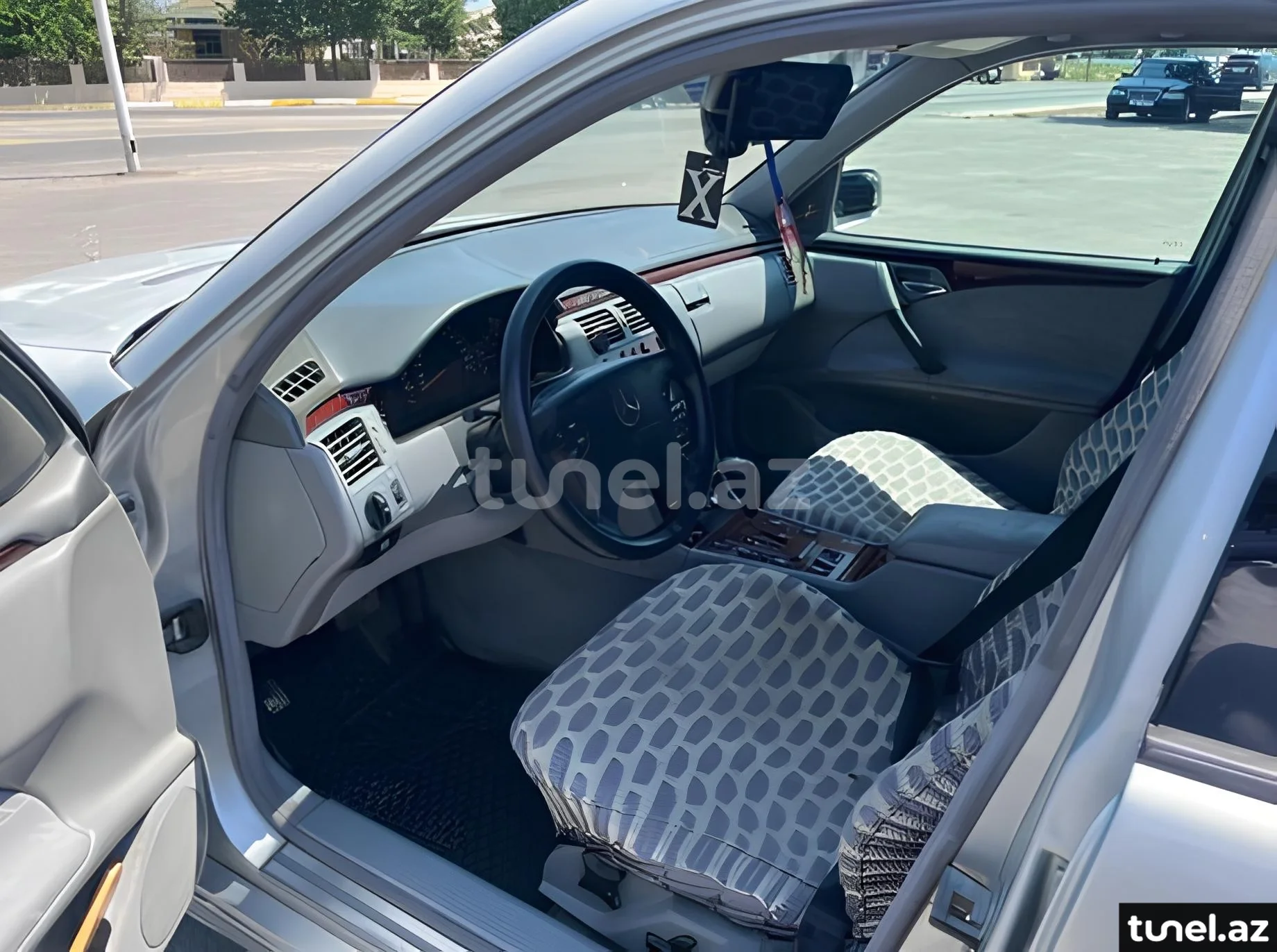 Mercedes E 220 2000