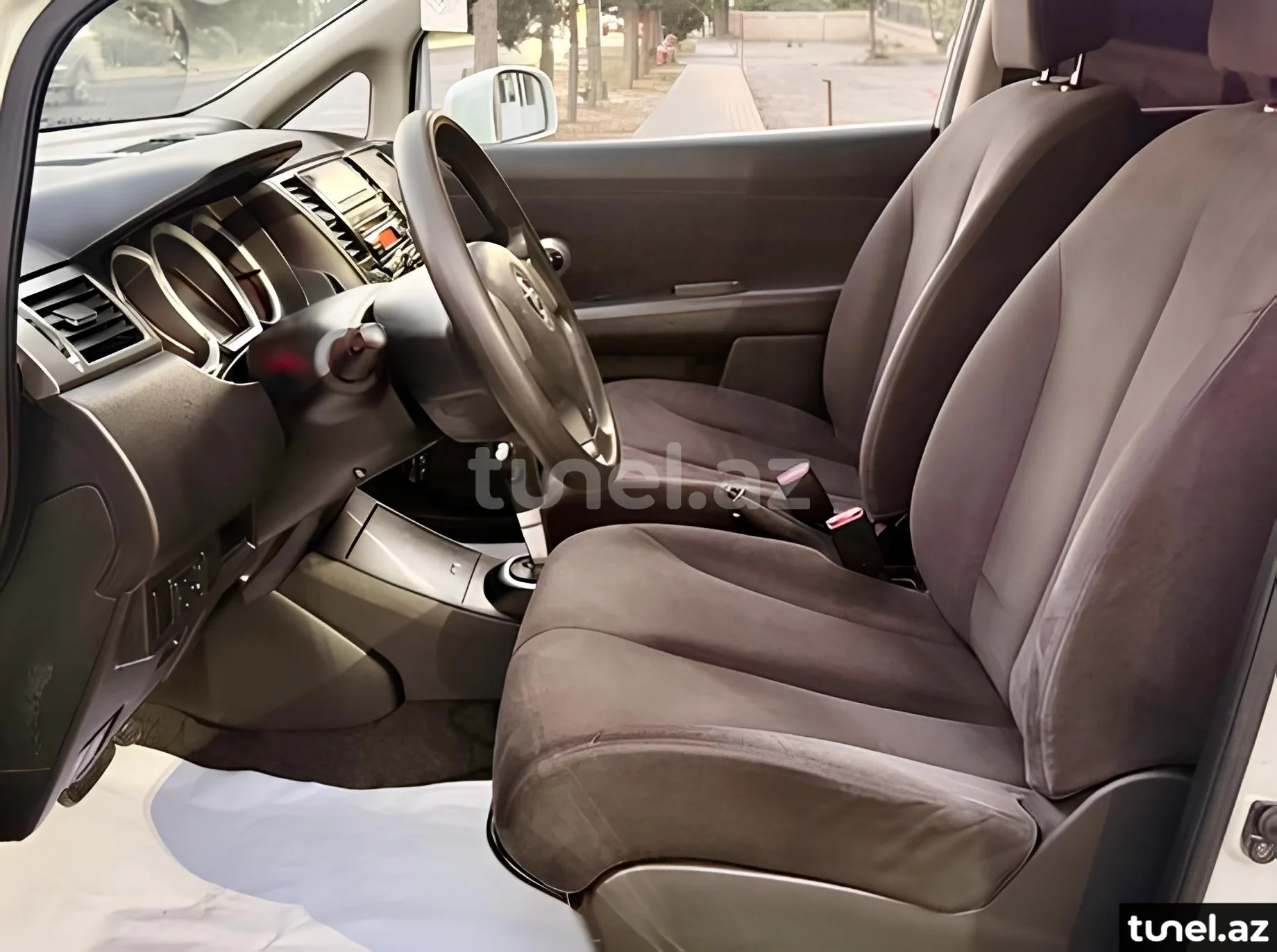 Nissan Tiida 2008