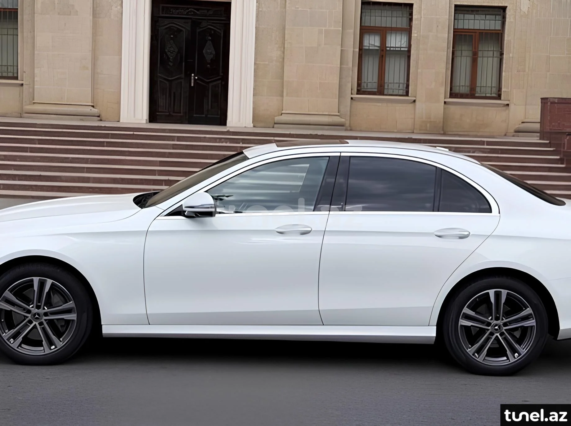 Mercedes E 350 4MATIC 2021