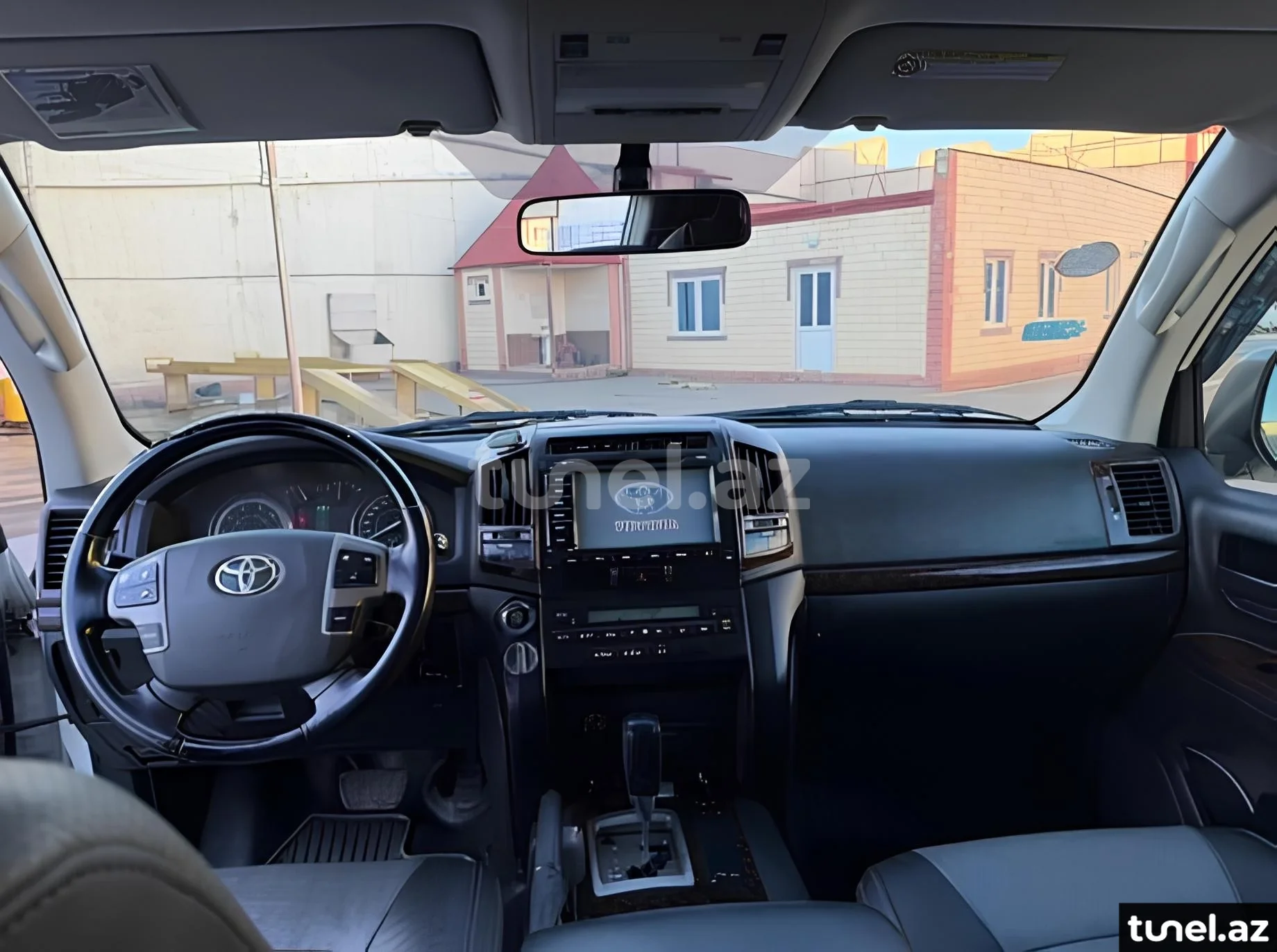 Toyota Land Cruiser 2011